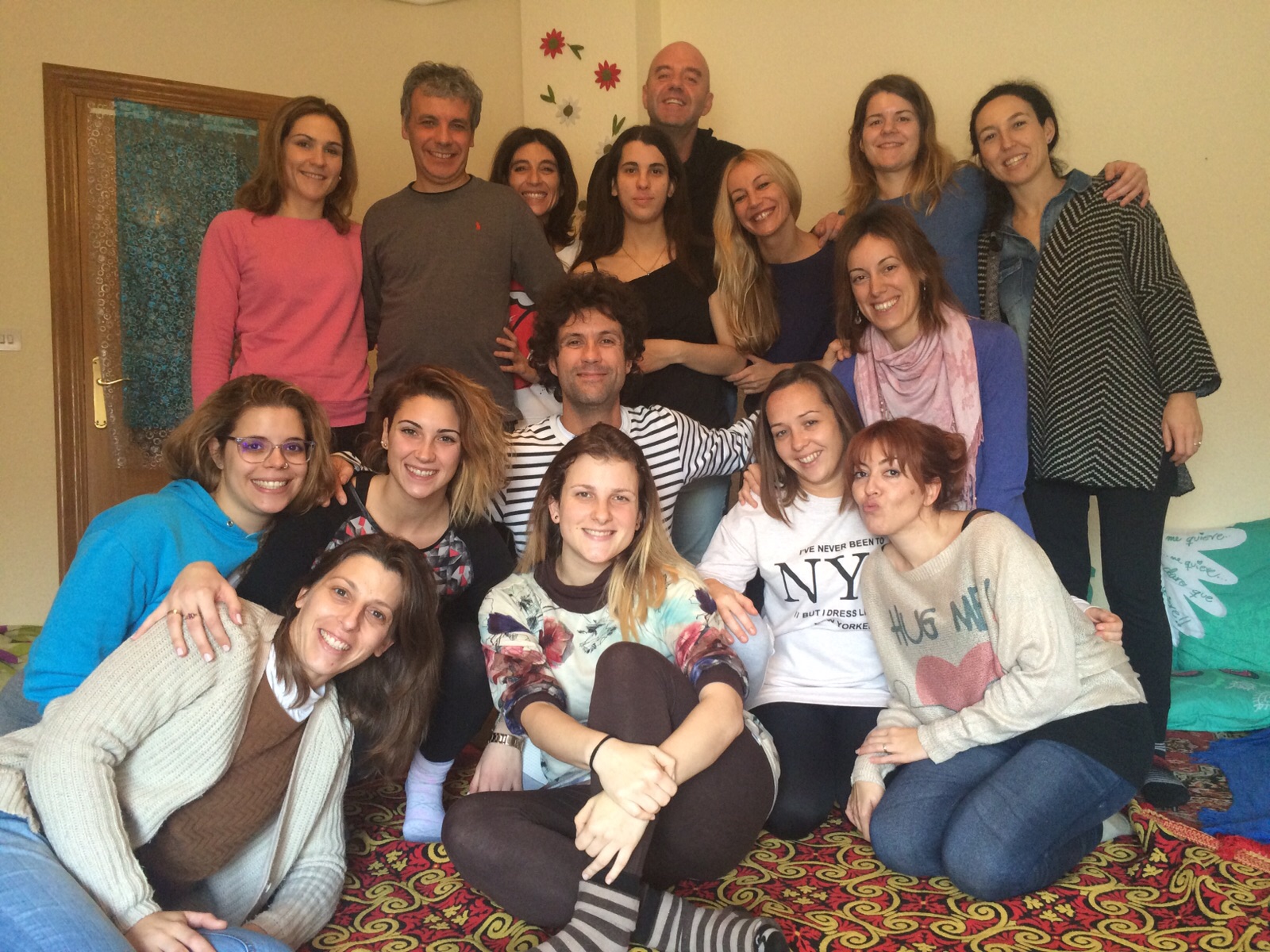Actividad de Reiki 1 - Alumnos practicando posiciones de manos.